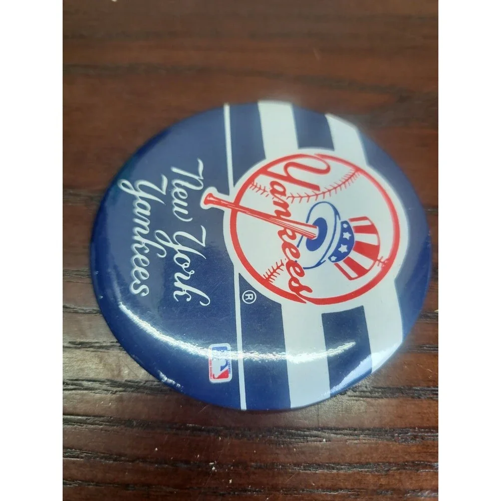 Vintage Metal New York Yankees Pin